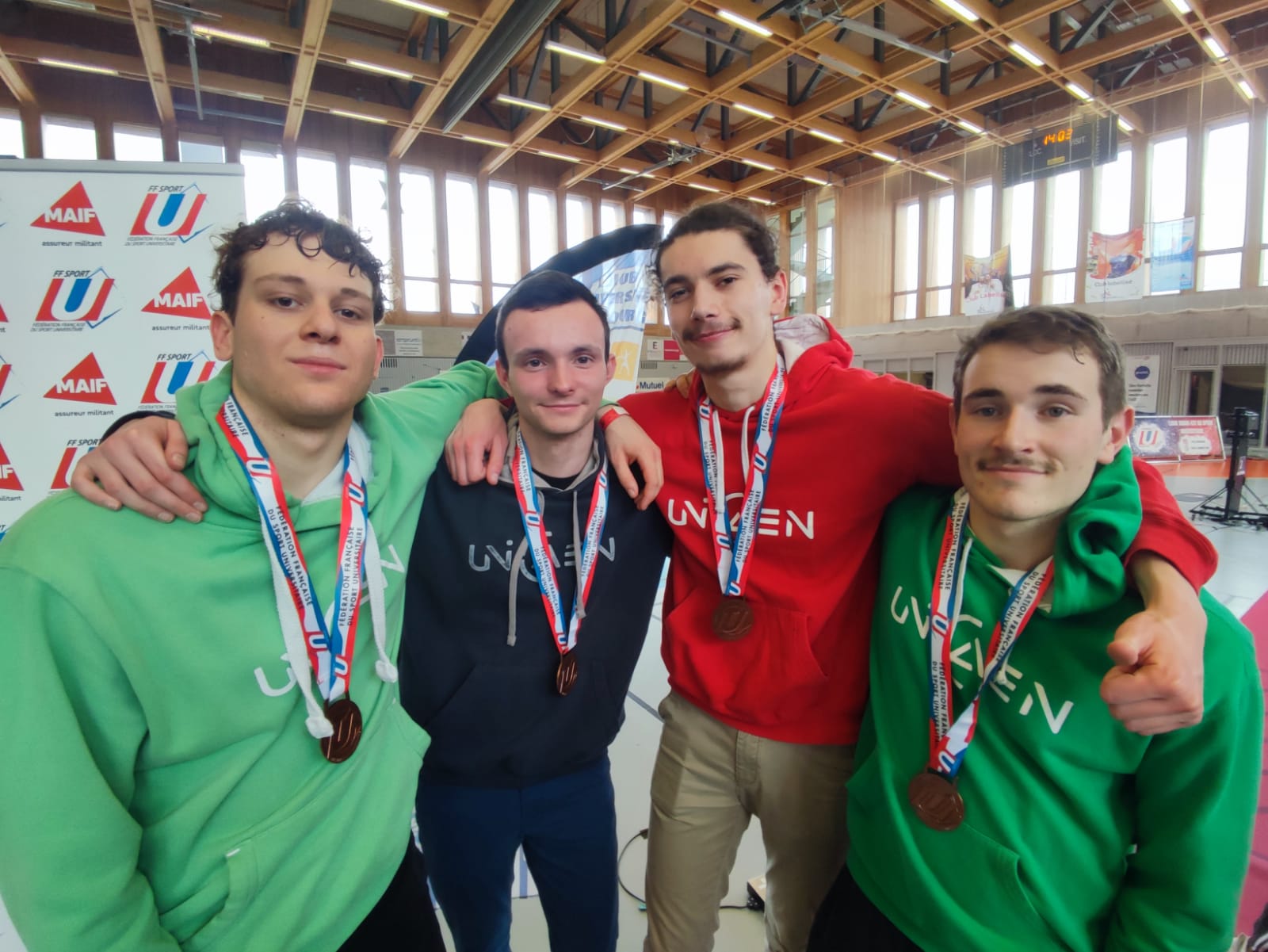 mathieu motte médaillé de bronze au championnat de France universitaire à strasbourg avec l'université de caen normandie escrime lisieux